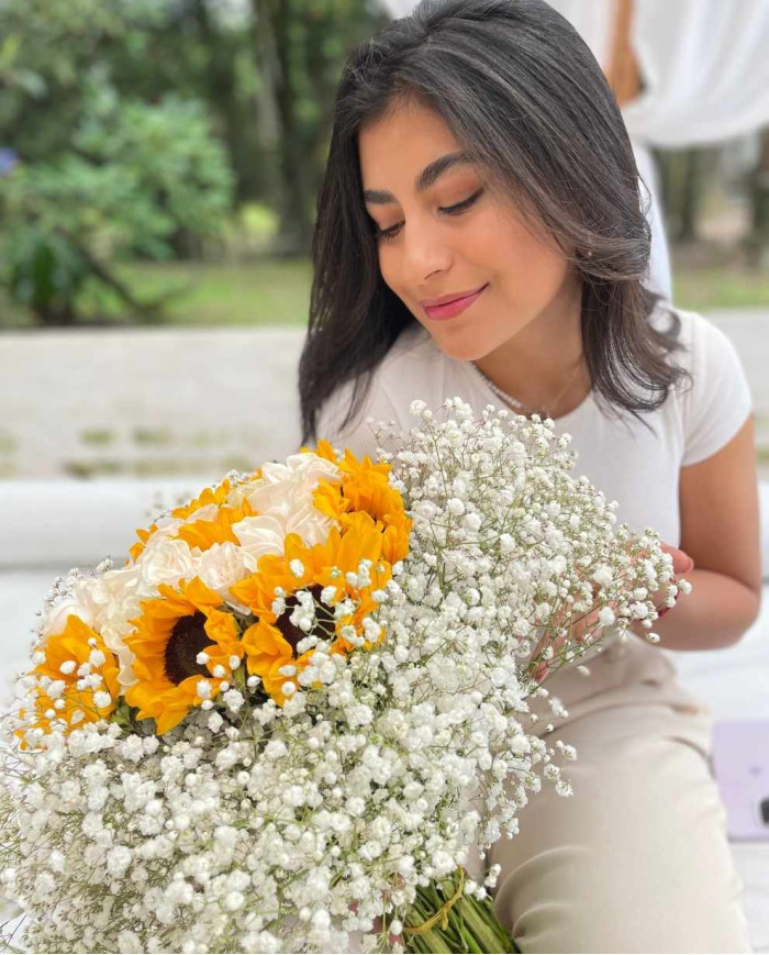 11 - Sunny Cake Bouquet