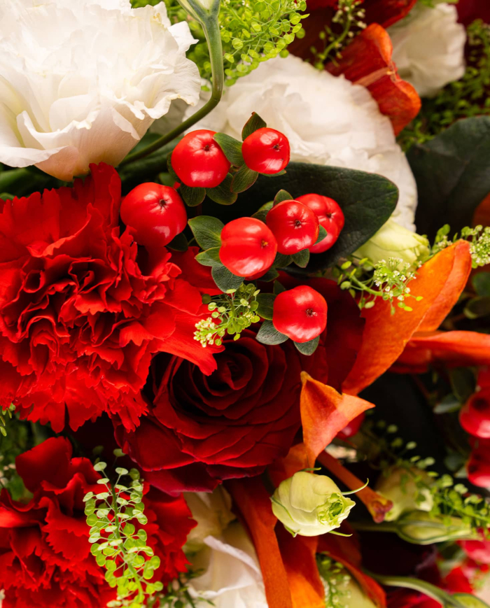 Noble Crimson Bouquet Noble Crimson Bouquet