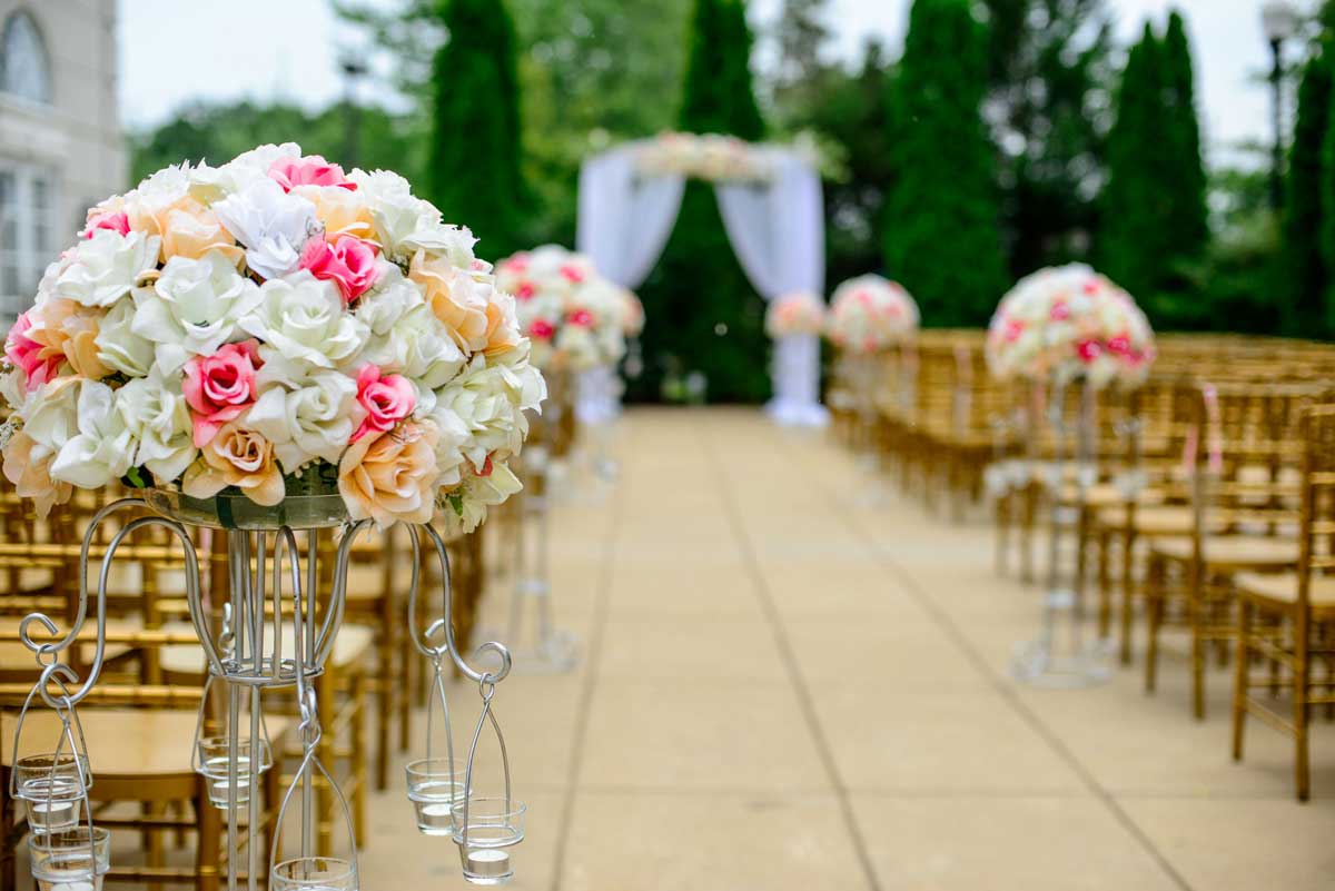 A Floral Symphony for Your Wedding: The Art of Selecting the Perfect Blooms